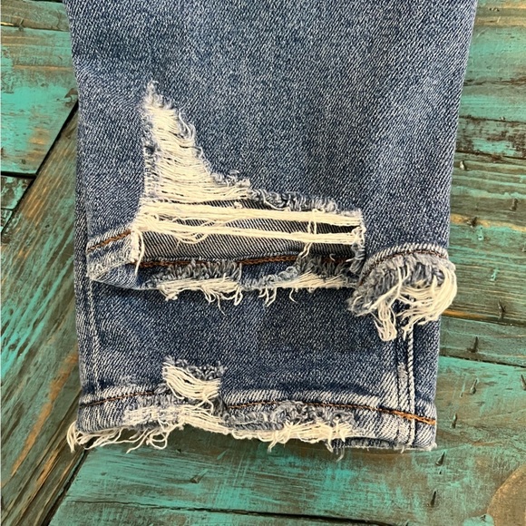 American Eagle Curvy Mom Distressed Jeans Size 4 - Picture 11 of 12
